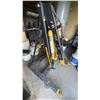 Image 2 : 2-Ton Folding Hydraulic Engine Hoist Shop Crane