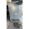 Image 4 : Oakline Classic Model 3700W231 Stainless Steel Refrigerator