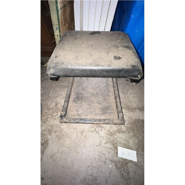 Metal Rolling Mechanic's Creeper Seat with Cushioned Top