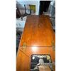 Image 12 : Singer Treadle Sewing Machine with Oak Cabinet and Drawers