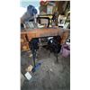 Image 3 : Singer Treadle Sewing Machine with Oak Cabinet and Drawers