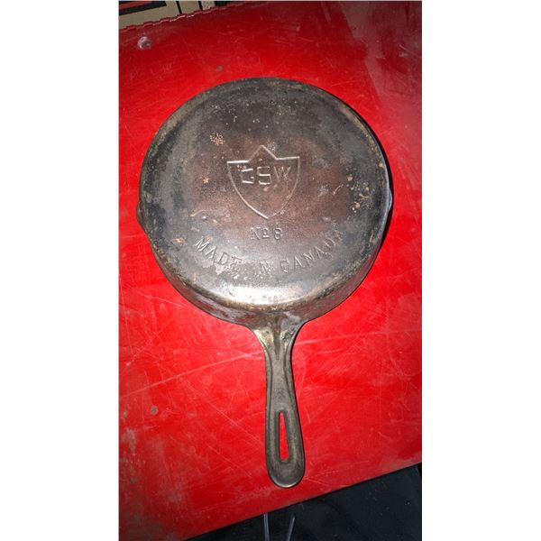 GSW No. 8 Cast Iron Skillet Made in Canada