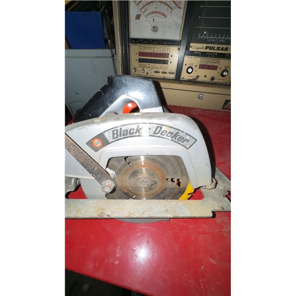 Black & Decker 7-1/4 in. Model 7320 Circular Saw