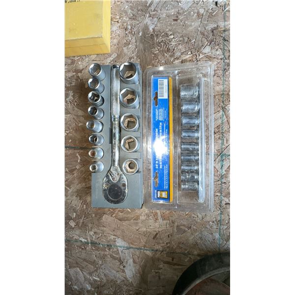 Socket Wrench Set with Ratchet and Additional Sockets