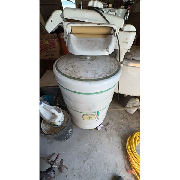 Coronado Electric Wringer Washer with Pressure Release