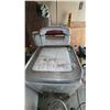 Image 3 : Maytag Wringer Washing Machine
