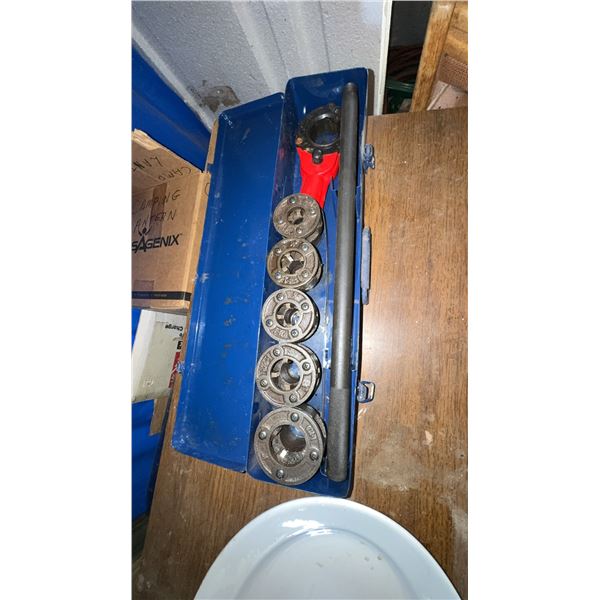 Snowden Brand Enclosed Ratchet Drop Head Pipe Threader Set