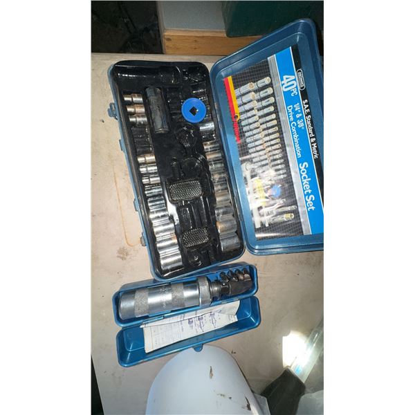 Mastercraft 40 Piece 1/4" & 3/8" Drive Socket Set With Case