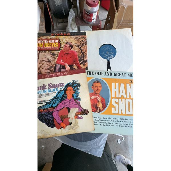 4 Country Music Vinyl Records Featuring Jim Reeves and Hank Snow