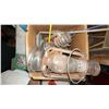 Image 5 : Lot: Lanterns, Books, Birdhouse, Galvanized Tub & More