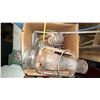 Image 6 : Lot: Lanterns, Books, Birdhouse, Galvanized Tub & More