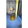 Image 4 : Eagle Clear and Amber Glass Oil Lamp, 12" Tall