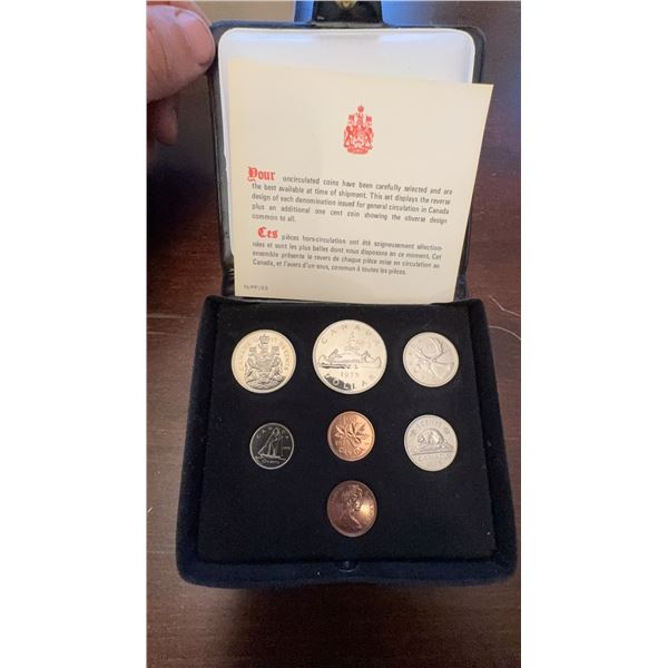 1975 Royal Canadian Mint Uncirculated Coin Set in Case