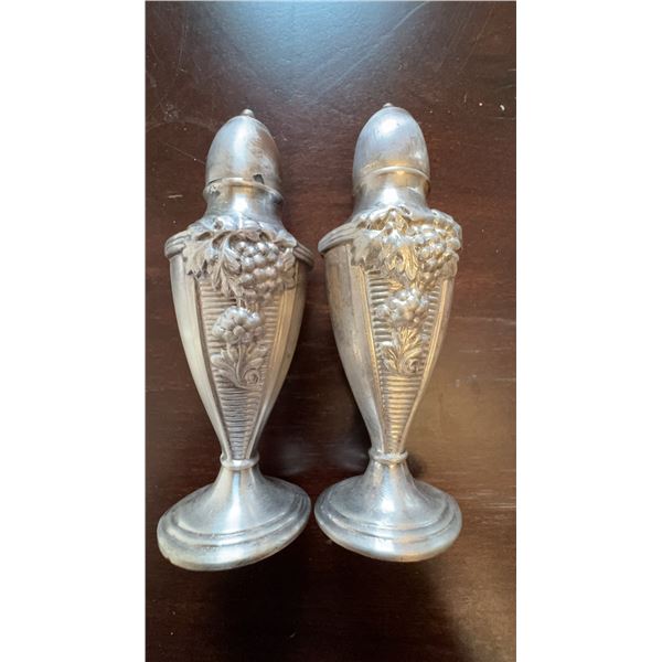Oxford Plate 406 Salt and Pepper Shakers