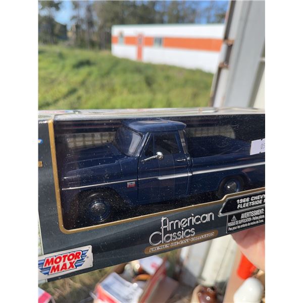 Motor Max 1:24 Scale 1966 Chevy C10 Fleetside Pickup Die-Cast Model