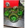 Image 2 : Green Glass Decanter Set With Gold and Red Bands, 6 Glasses