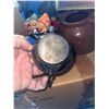 Image 6 : Decorative Lot: Art Glass Bowl, Hummel Figurine, Silver Bowl, Pottery, Photo Frame