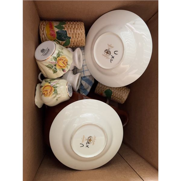 Lot Royal Albert 'Yellow Rose' Cups and Saucers, Salt and Pepper Shakers