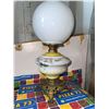 Image 5 : Glass Hand-Painted Table Lamp with Ornate Brass Base