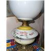 Image 7 : Glass Hand-Painted Table Lamp with Ornate Brass Base