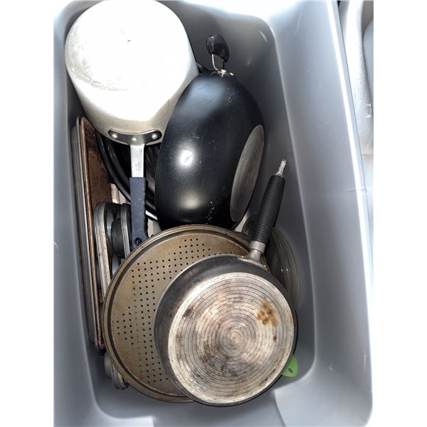 Cookware Lot Including Fry Pans, Saucepans, and Baking Trays