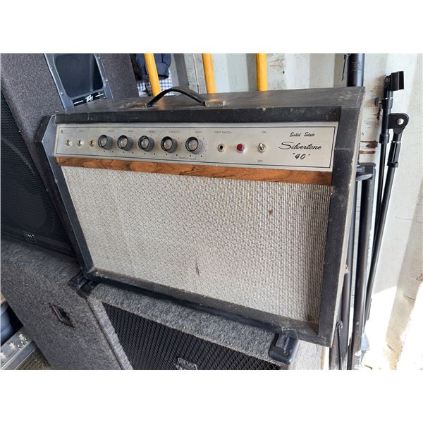 Silvertone 1482 Vintage Guitar Amplifier with Built-In Power Cord