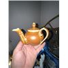 Image 8 : Decorative Glass and Ceramic Collectibles Lot