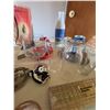 Image 14 : Vintage Ceramics, Glassware, and Collectibles Lot