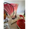 Image 15 : Vintage Ceramics, Glassware, and Collectibles Lot
