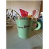 Image 2 : Vintage Ceramics, Glassware, and Collectibles Lot