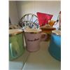 Image 3 : Vintage Ceramics, Glassware, and Collectibles Lot