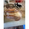 Image 7 : Vintage Ceramics, Glassware, and Collectibles Lot
