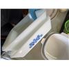 Image 7 : Fire King Blue Floral Pattern Milk Glass Baking Dish Set