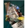 Image 1 : Lot: Decorative Items, Glassware, Figurine, Trinket Tray