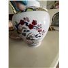 Image 2 : Imari Ware Japanese Porcelain Lidded Vase