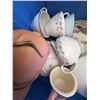 Image 5 : Fine China Cups, Saucers, Bowls, and Decorative Pieces