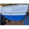 Image 1 : Rubbermaid Blue Plastic Cooler with White Lid and Handles