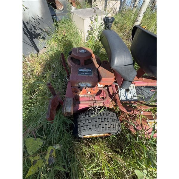 Briggs & Stratton 319cc Ride-On Lawn Mower with Damaged Seat