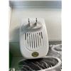 Image 9 : 6-Pack Ultrasonic Pest Repellers/Electronic Plug-In Pest/Mouse Repellents for Indoors - New