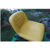 Image 10 : John Deere L110 Hydrostatic Riding Mower, 42" Cut