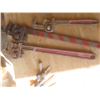 Image 7 : Pipe Threader and 7 Pipe Wrenches