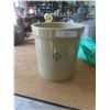 Image 1 : Medalta 2-Gallon Stoneware Crock