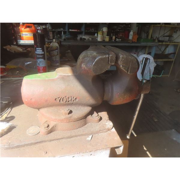 Heavy-Duty Vise