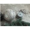 Image 6 : Christmas Wreath and Disco Ball with Lights