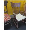 Image 4 : Rocking Chair and Press-Back Chair
