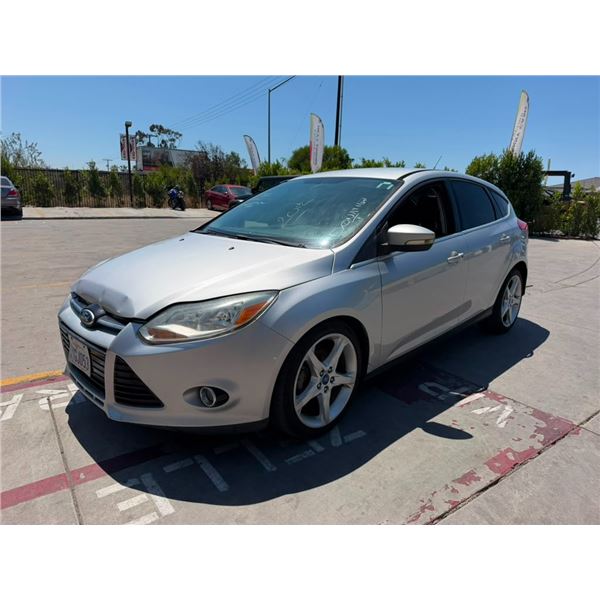 FORD  FOCUS  2012 T-DONATION