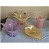 Image 2 : 4 Pulled Feather Art Glass Vases and Bowl