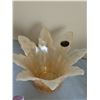 Image 7 : 4 Pulled Feather Art Glass Vases and Bowl