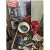 Image 7 : Lot: Watches, Keychains, Cologne, Books, Collectibles