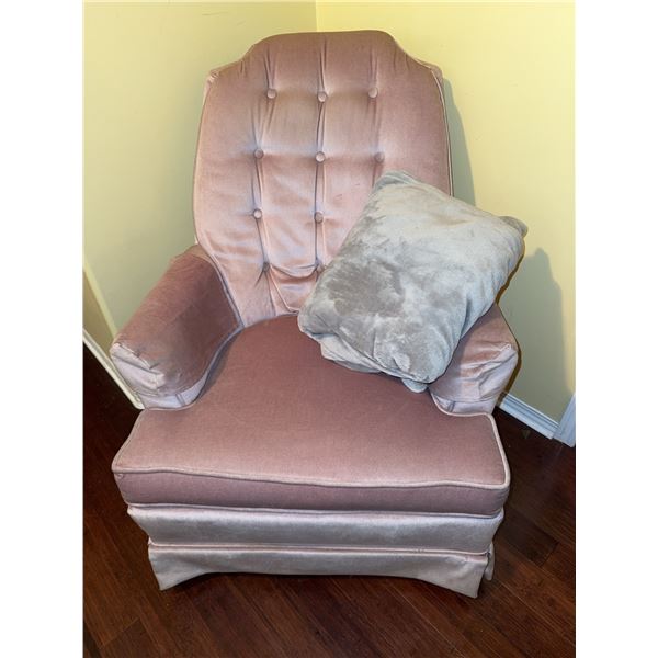 Upholstered Tufted Armchair With Throw Blanket